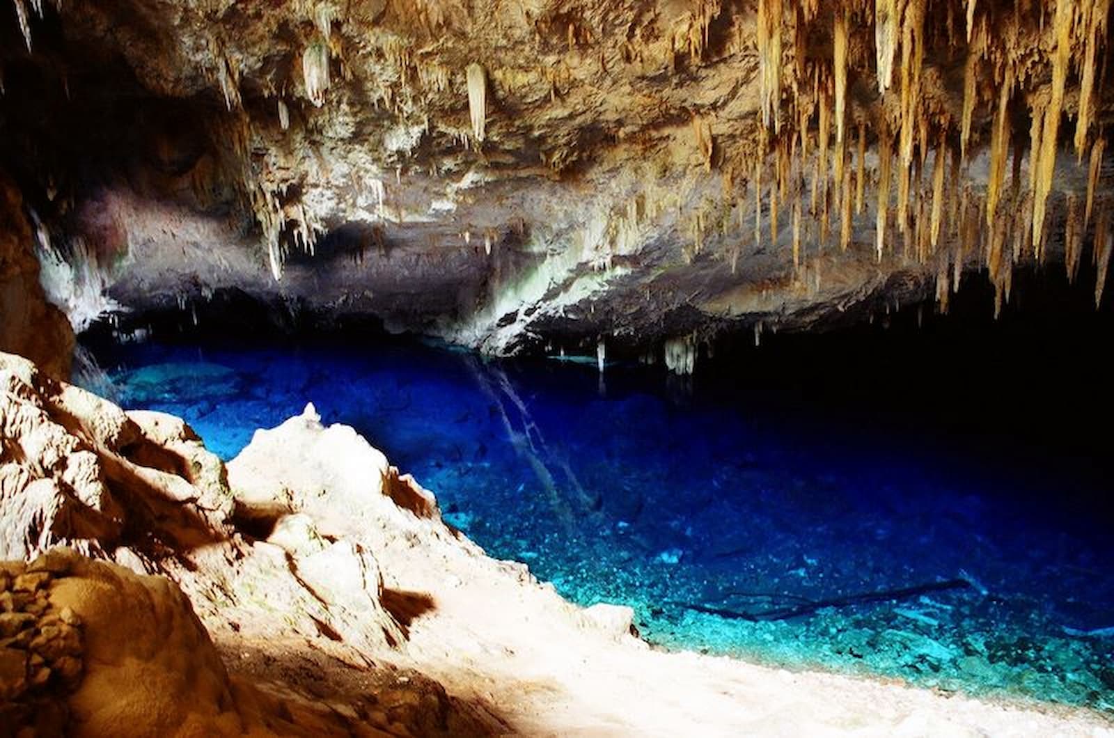 Gruta do Lago Azul